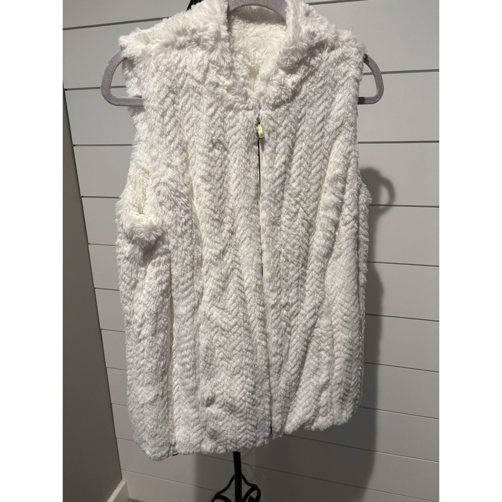 Dennis Basso Women's Faux Fur Vest White Size M Vegan Wife Classy Vibe